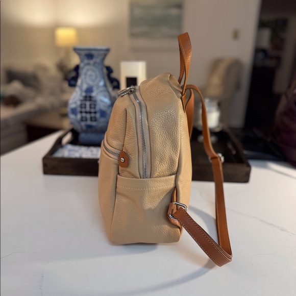 💛🤎 NWOT VALENTINA LEATHER BACKPACK! - Picture 6 of 12